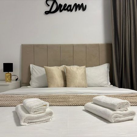 Dream - Large Apartament With Freeparking In A Quietarea Just 10 Minutes Away From City Center Bistriţa Exterior foto