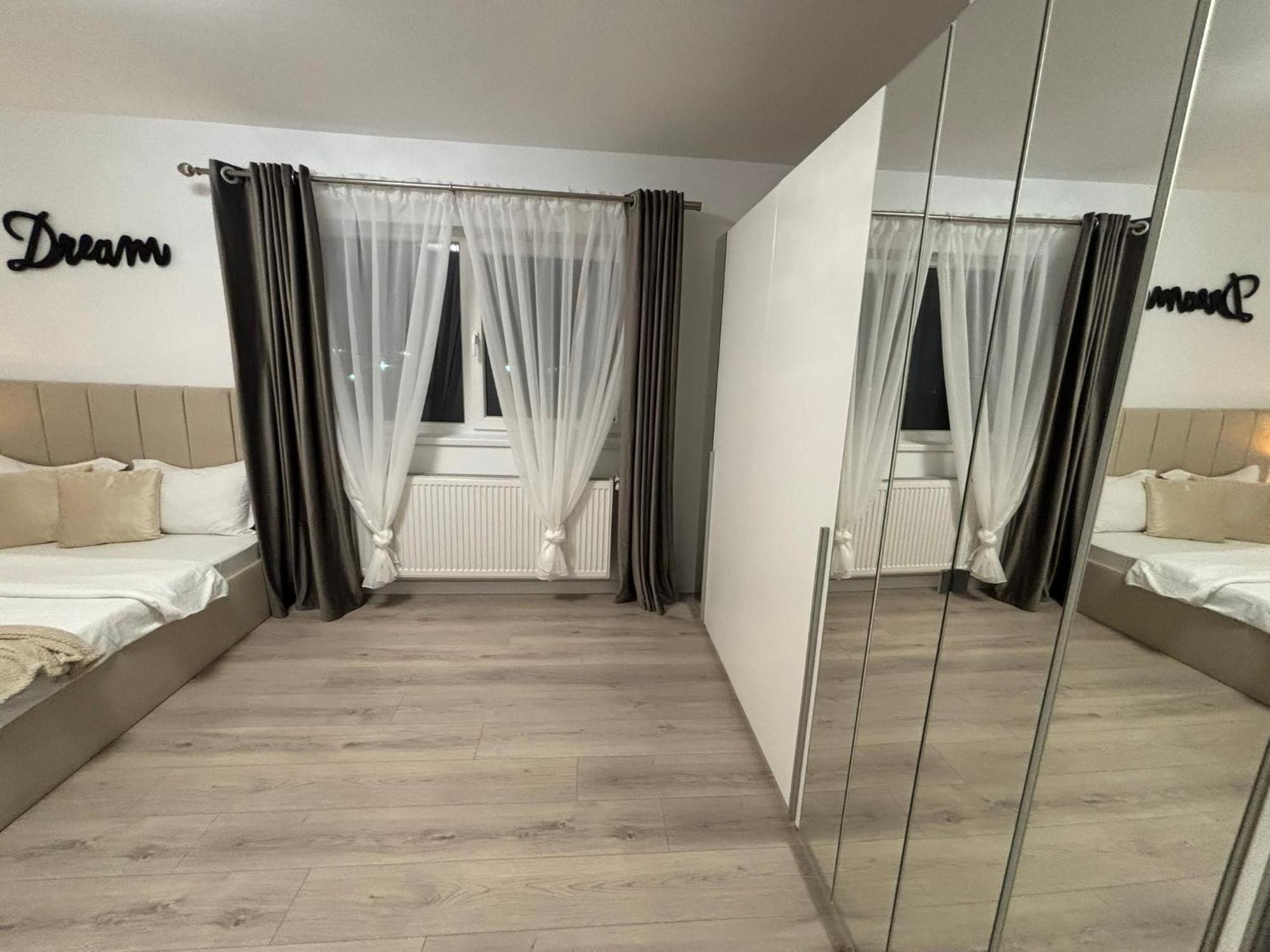 Dream - Large Apartament With Freeparking In A Quietarea Just 10 Minutes Away From City Center Bistriţa Exterior foto